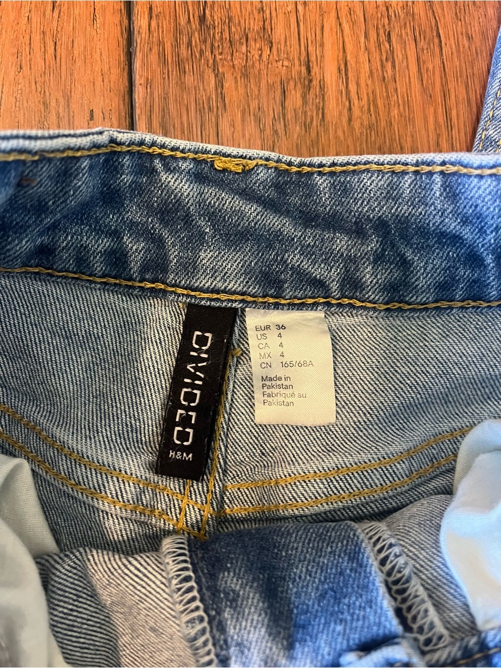 H&M High Rise Straight Jeans - Picture 3 of 10